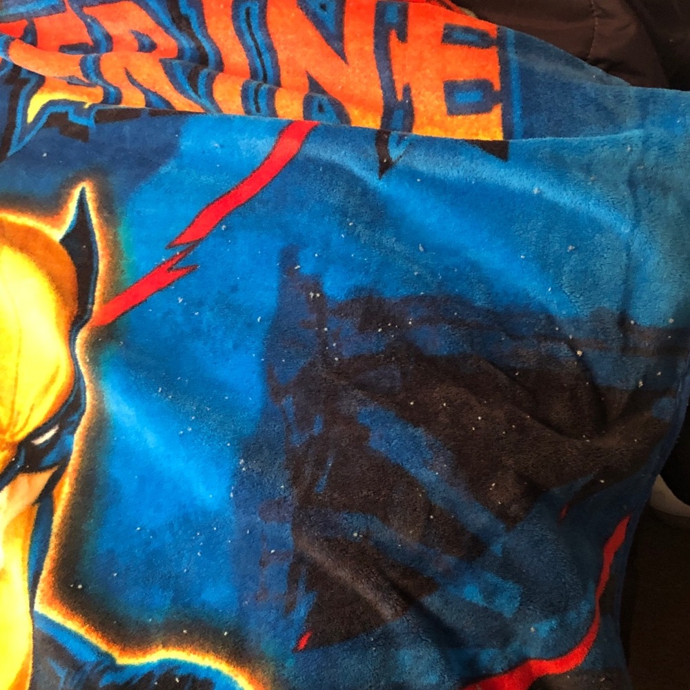 Wolven Blue and Orange Graphic throw